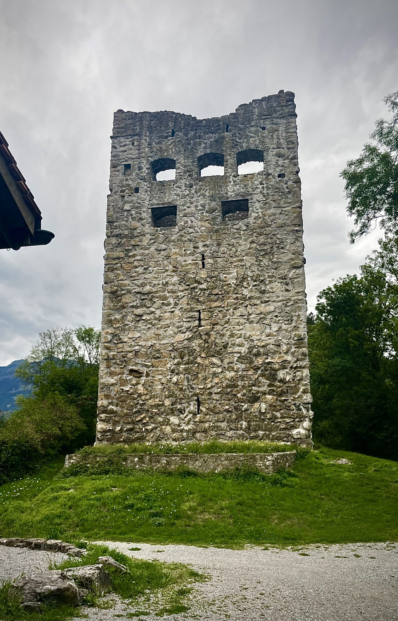 Burgruine Blatten & Parcours